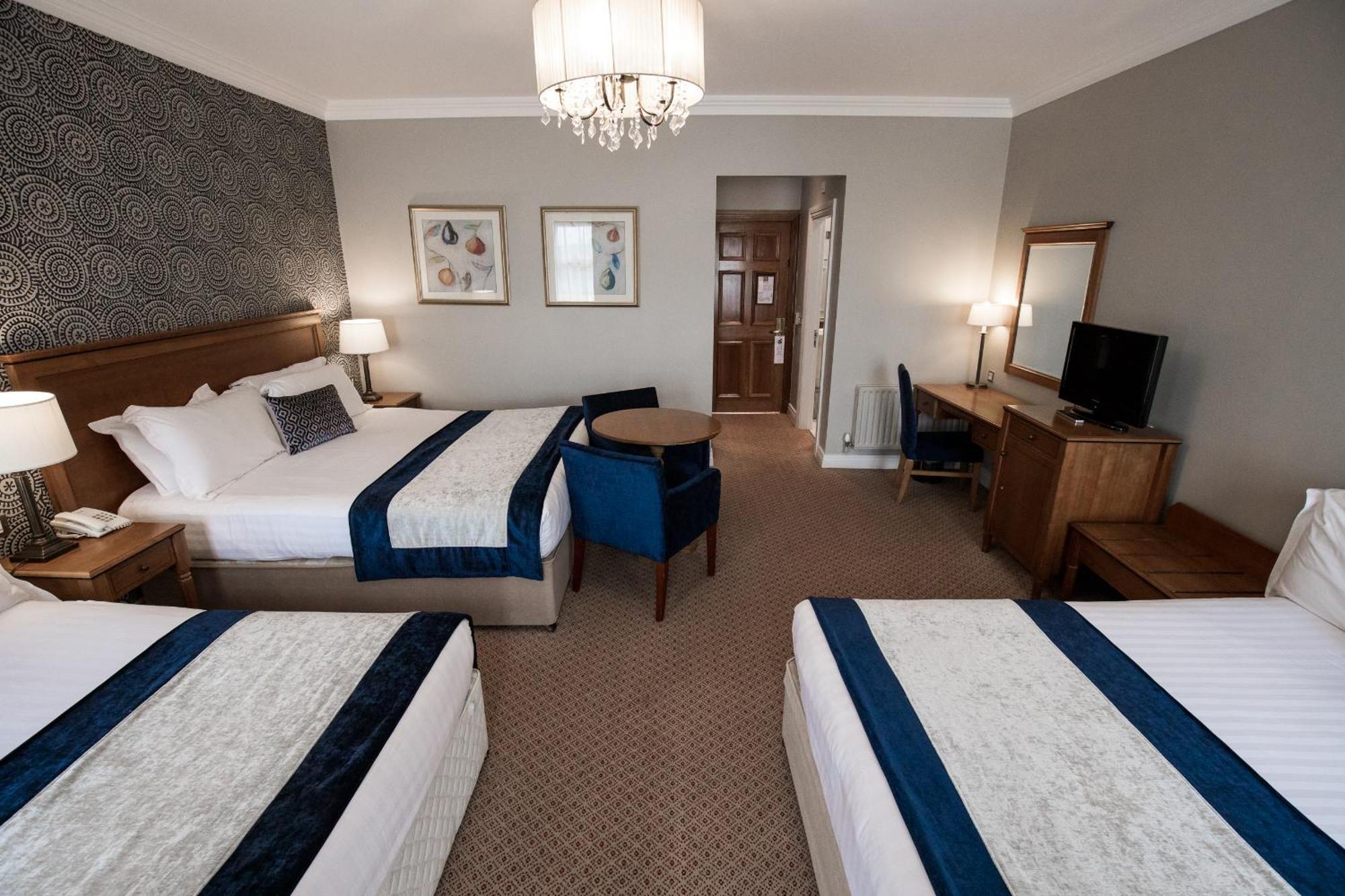 Clanard Court Hotel Ати Екстериор снимка